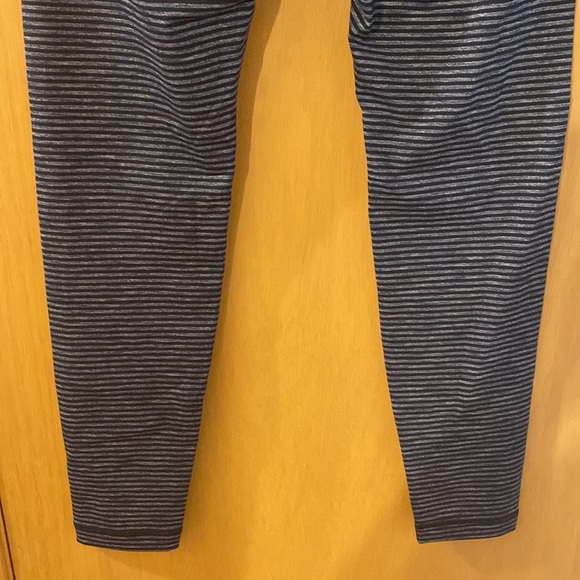 Duluth Company Women’s Striped Yoga Pants Legging Stretch Navy Blue Size Small - Picture 7 of 9